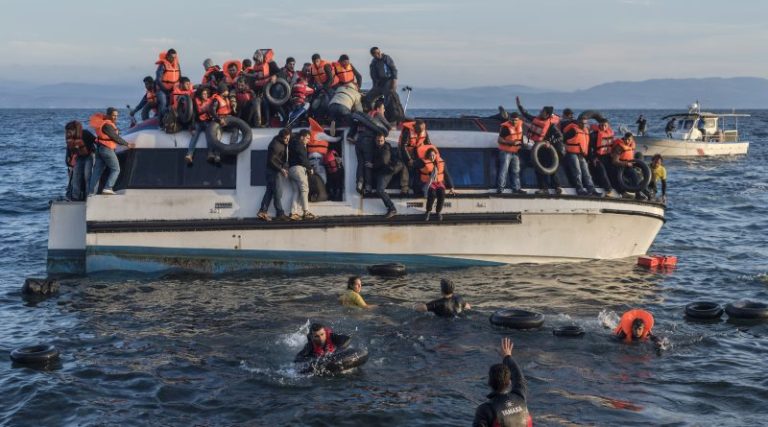 Migranti, tragedia a largo delle coste della Turchia: morte 7 persone in mare, 12 sono state salvate