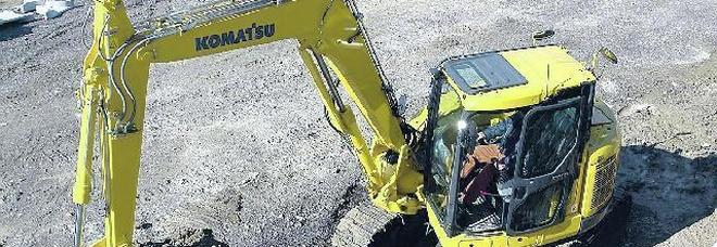 Pala meccanica investe due operai a Frosinone, ricoverati in condizioni serie