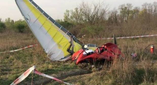 Campovolo di Dosolo (Mantova), precipita con il deltaplano: muore un 62enne