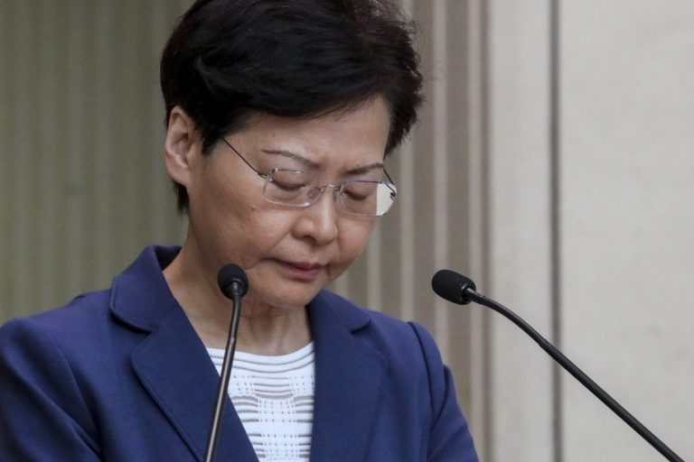 Hong Kong, la governatrice Carrie Lam: “Mai pensato alle dimissioni”