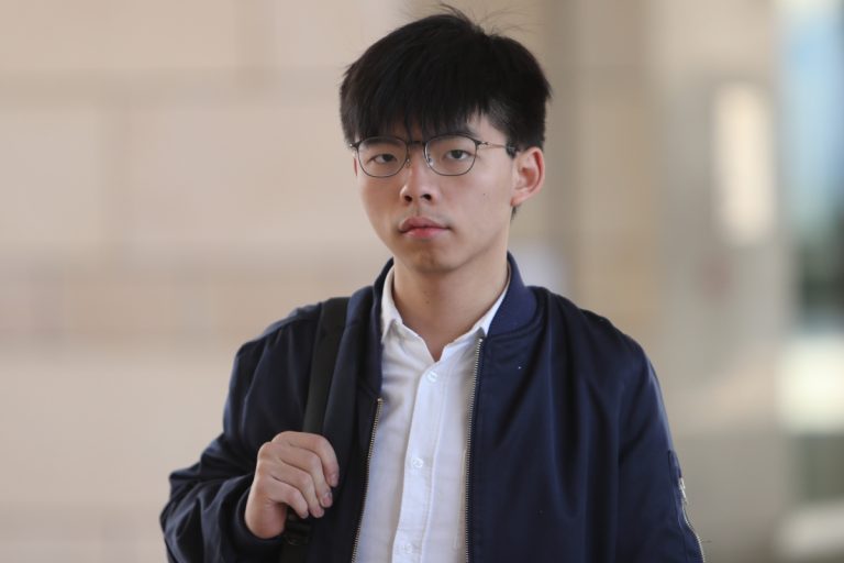 Hong Kong, l’attivista Joshua Wong si candida alle elezioni locali del prossimo novembre