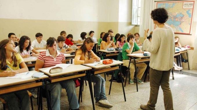 Scuola, negli ultimi dieci anni in Italia un milione di studenti in meno e professori dimezzati