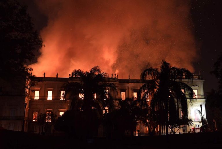 Rio de Janeiro, incendio in un ospedale, morte 11 persone