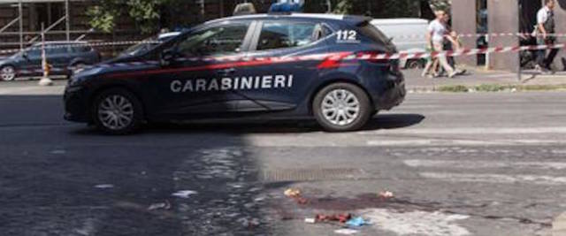 Napoli, ucciso in auto un pregiudicato 50enne a Scampia