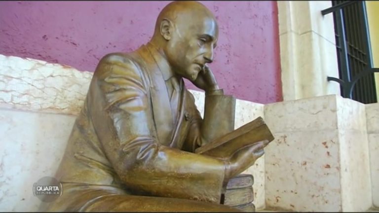 Trieste tributa un omaggio a Gabriele D’Annunzio con l’inaugurazione di una statua dello scrittore