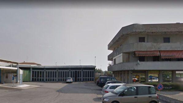 Casalmaiocco (Lecco), un passante ha preso al volo un bimbo di cinque anni caduto dal balcone