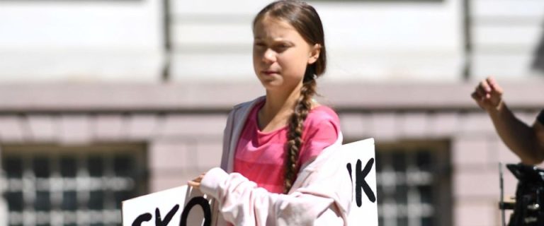 Grosseto, licenziato vice allenatore di calcio per i pesanti insulti sui social a Greta Thunberg