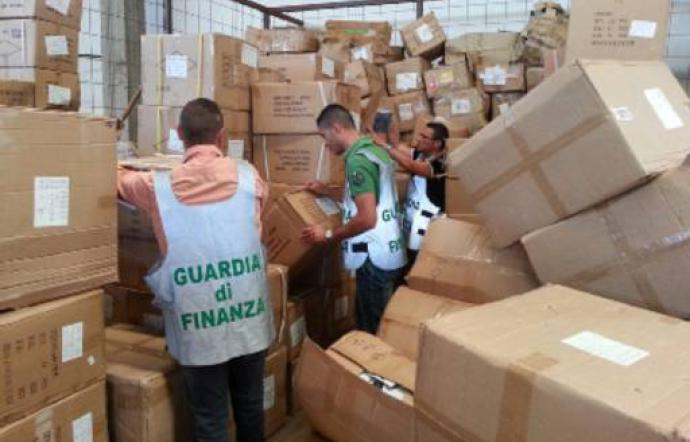Messina, la Finanza sequestra 50mila tra giocattoli, articoli elettrici e accessori pericolosi per la salute