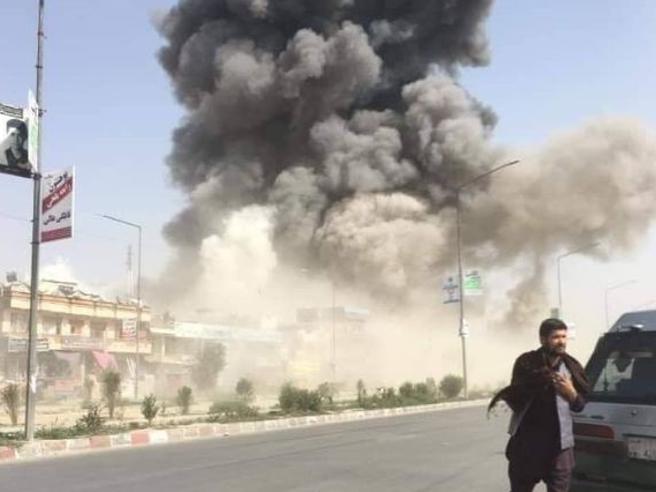 Kabul, esplode un’autobomba: tre morti e trenta feriti