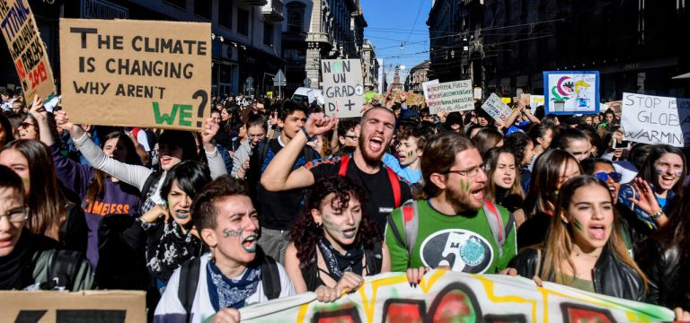 Ambiente: in 180 città italiane gli studenti in piazza in difesa della Terra con “Fridays for Future”