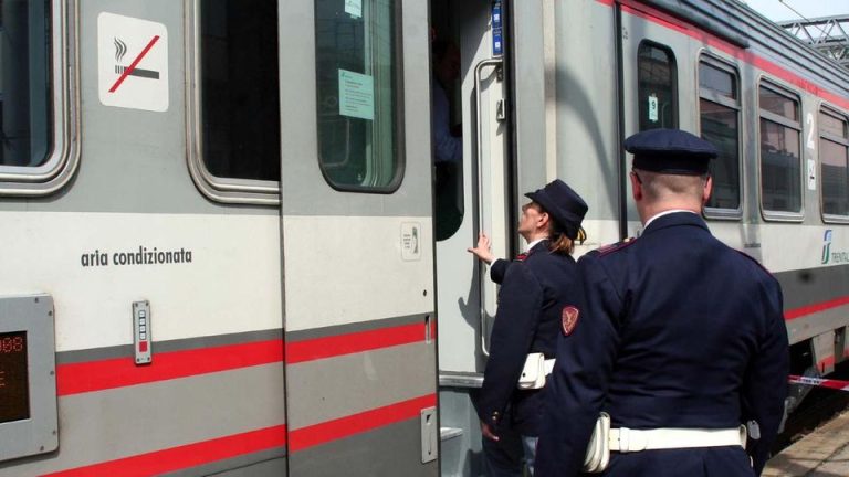 Genova, centinaia di viaggi privati con l’auto di servizio: indagato il capo della Polfer ligure, Pasquale Di Donato