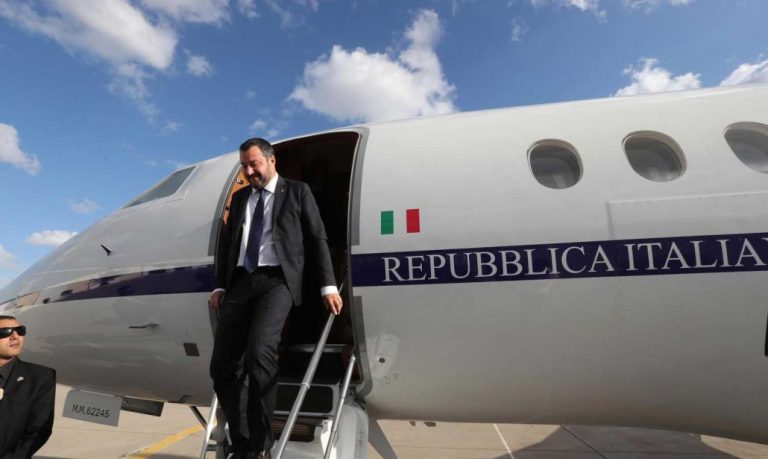 Voli di Stato, archiviata la posizione dell’ex ministro Matteo Salvini