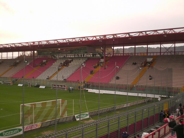 Perugia, il portiere del Frosinone colto da malore durante la partita