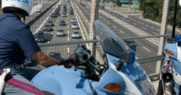 Montepulciano (Siena), camion contromano sull’A1: maxi multa e sequestro della patente per l’autista