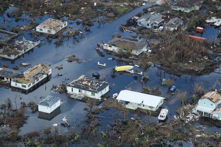 Bahamas, le vittime dell’uragano “Dorian” sono salite a 30