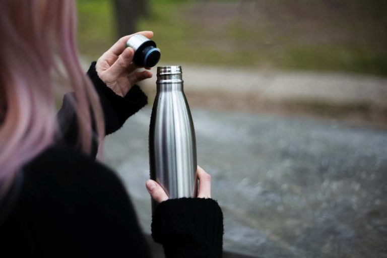 Niente plastica a scuola ma una borraccia per tutti