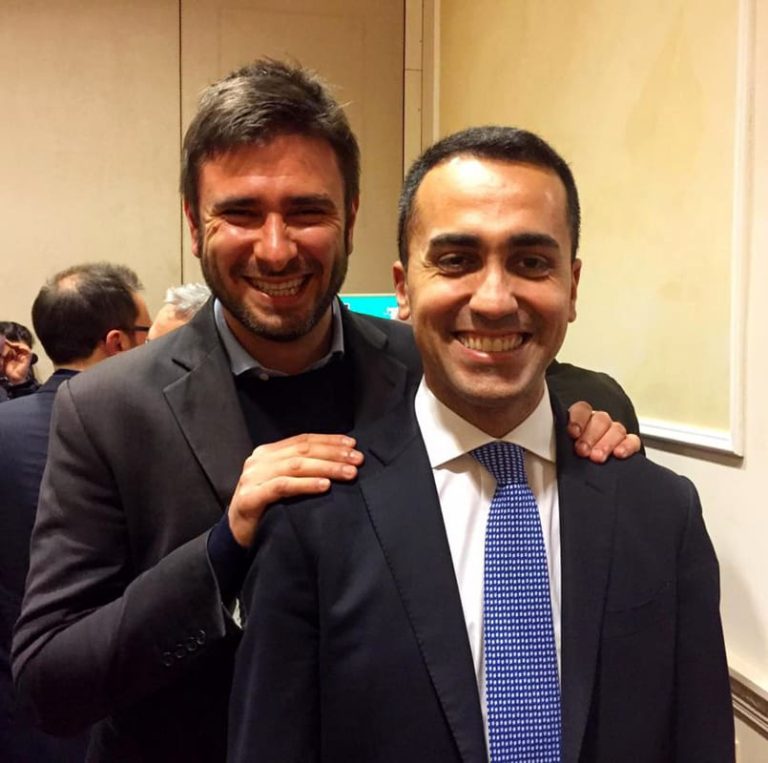 Governo, Di Maio risponde a Di Battista: “Fidarsi del Pd, il banco di prova sarà il taglio dei parlamentari”