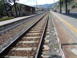 Rinvenuto un cadavere sui binari della linea ferroviaria Chiavari-Sestri Levante