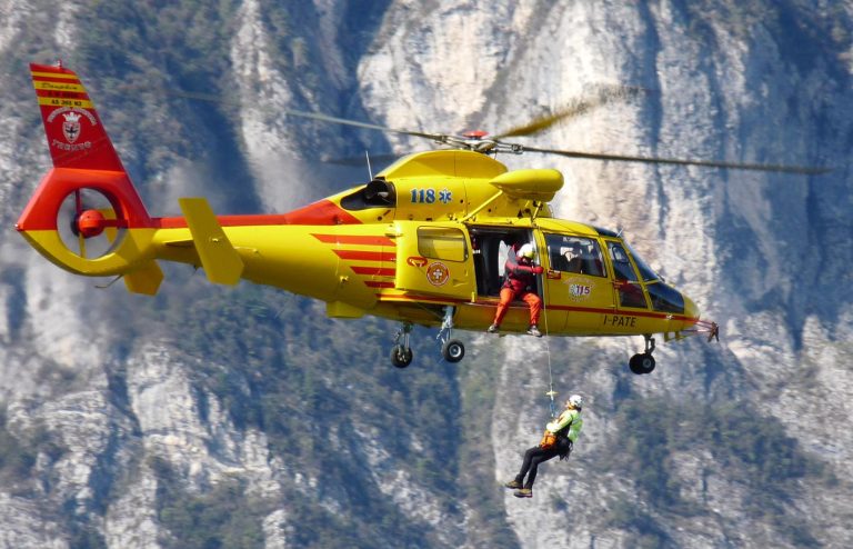 Dolomiti (Trentino Alto Adige), difficile salvataggio con l’elisoccorso per due alpinisti tedeschi