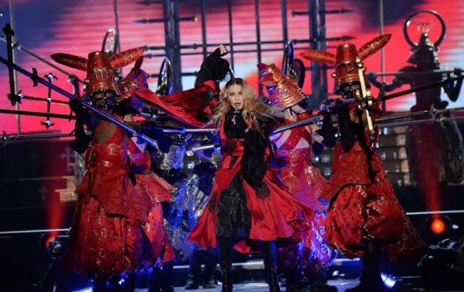 Musica, Madonna vieta di usare i cellulari nei suoi concerti