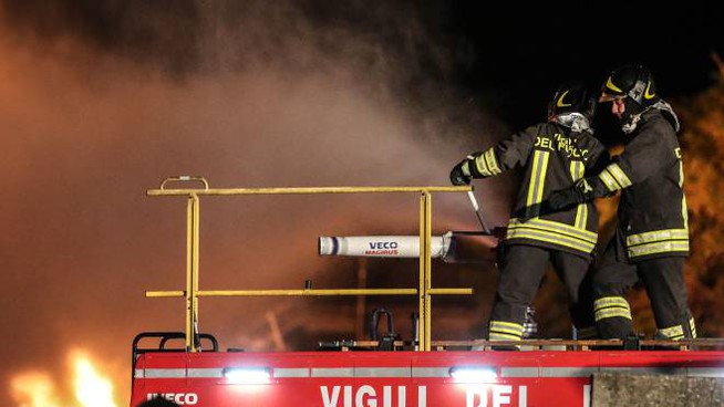 Monteprandone (Ascoli Piceno), fiamme in una palazzina: tre persone intossicate