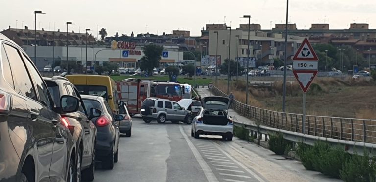 Incidente su ponte IV Novembre