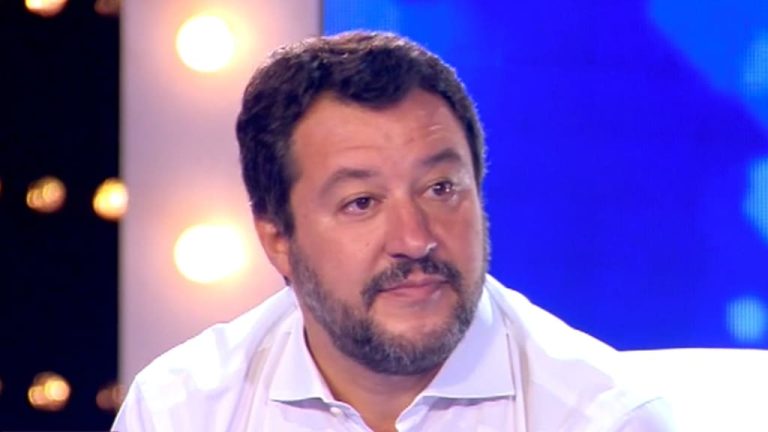 Matteo Salvini ‘raggiante’: raccolte 200mila firme contro il governo Conte