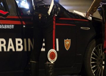 Messina, fermato dai carabinieri senza patente si spaccia per il fratello gemello: denunciati entrambi