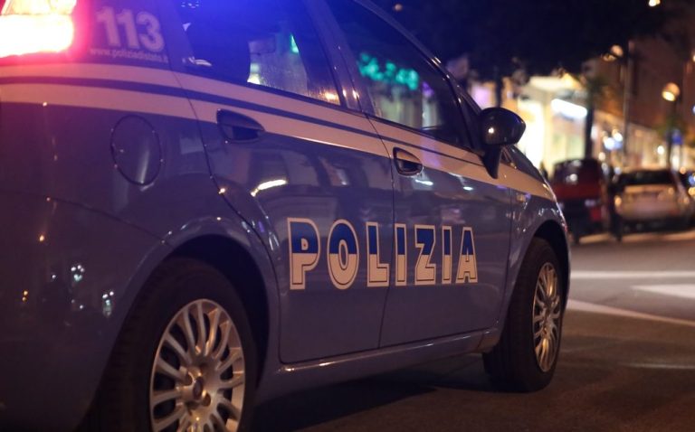 Napoli, spari nella notte: la polizia ha rinvenuto 26 bossoli in piazzetta Concordia