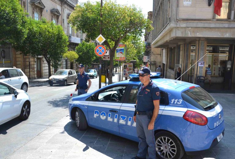 Vittoria (Ragusa: un folle litiga con la moglie, chiede aiuto ad una donna e la violenta. L’uomo è stato arrestato dalla polizia