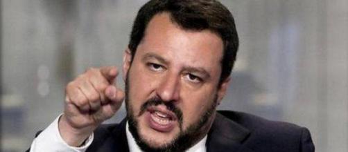 Crisi di governo, Salvini furioso: “Conte prende indicazioni dalla Merkel e da Macron”