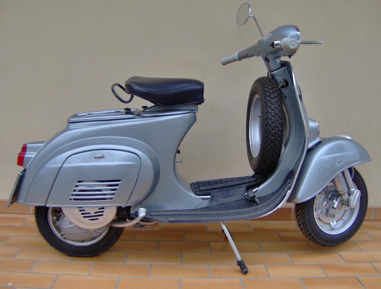 Genova, la vecchia Vespa non può circolare