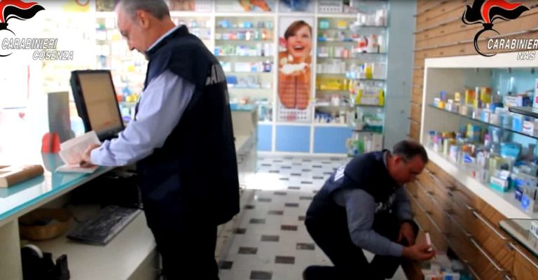 Cosenza, commercio illegale di farmaci: nove persone ai domiciliari