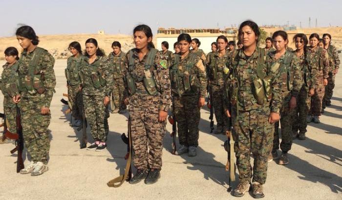 Siria, parla una comandante curda: “La Turchia è interessata a far rinascere l’Isis”