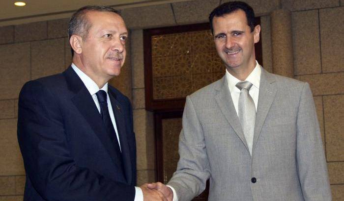 Invasione turca in Siria, Assad: “Ci rubano la terra”. Gli risponde Erdogan: “Via i curdi o riparte l’attacco”