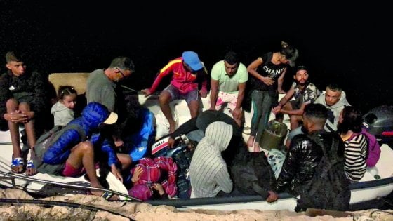 Lampedusa, nuovo sbarco di 72 migranti soccorse dalla Guardia Costiera