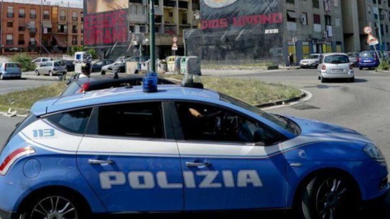 Napoli, fermati cinque giovani tra i 17 e i 23 anni: avevano armi e droga