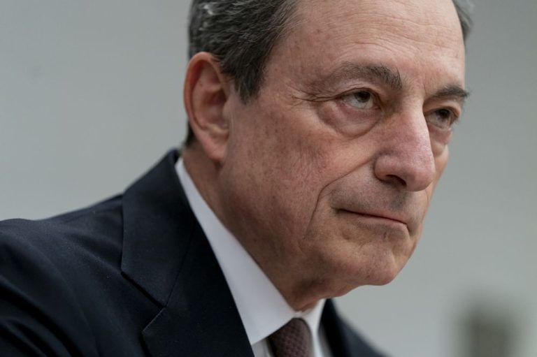 Bce, il governatore Mario Draghi mantiene i tassi di interesse fermi
