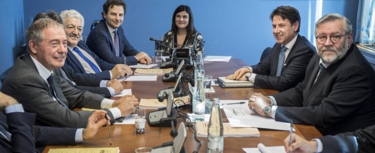 Copasir, il premier Conte attacca Salvini: “Lui deve chiarire i suoi rapporti con Savoini”