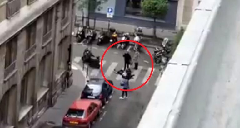 Parigi, panico in Prefettura: un uomo uccide quattro persone, poi viene freddato dalla polizia