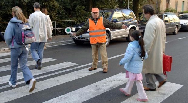 Società: “il lavoro dei nonni” dovrebbe essere pagato 2mila euro al mese