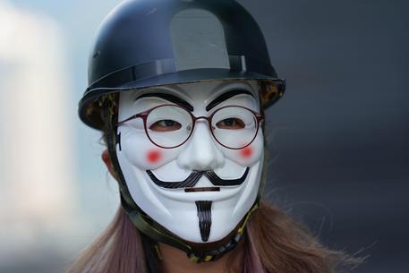 Hong Kong: scatta il divieto dell’uso di maschere durante le manifestazioni