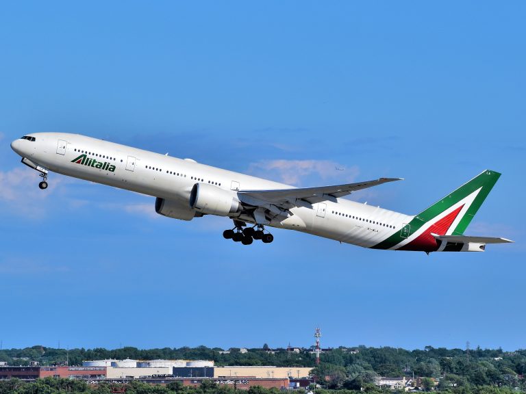 Alitalia, forti perplessità di Atlantia sul piano di rilancio del Mef