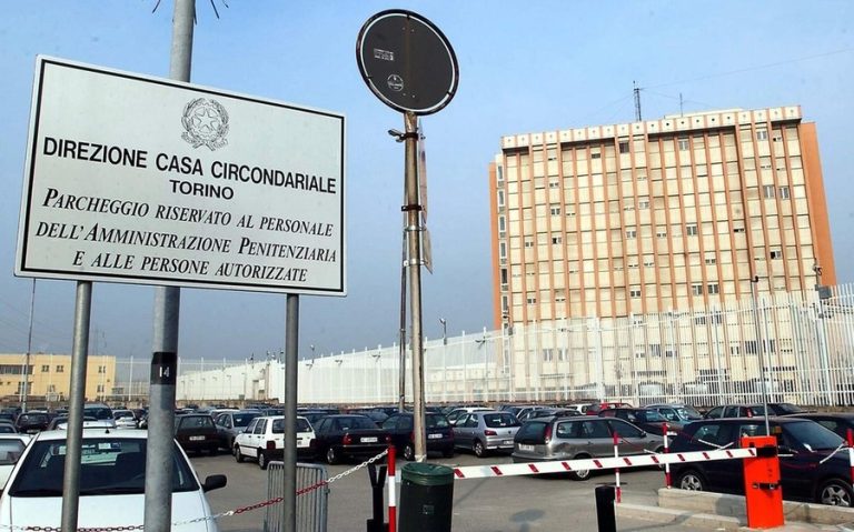 Torino, arrestati sei agenti di polizia penitenziaria del carcere Lorusso e Cotugno per il reato di tortura