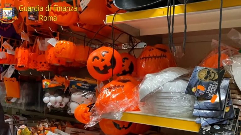 Roma, notte di Halloween: sequestrati 11 milioni di giocattoli e articoli pericolosi per la salute