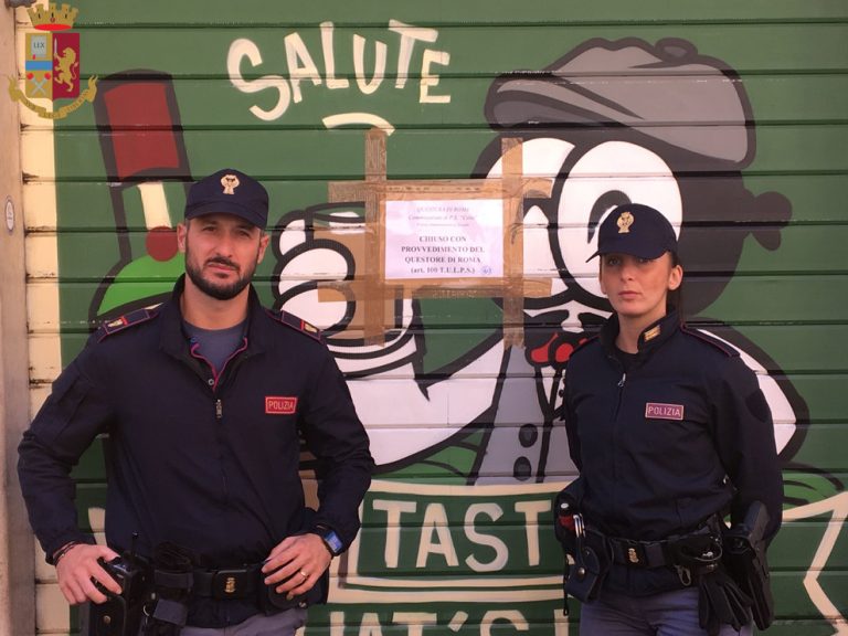 Enoteca con vini, liquori ed altro. Sigillata dalla Polizia