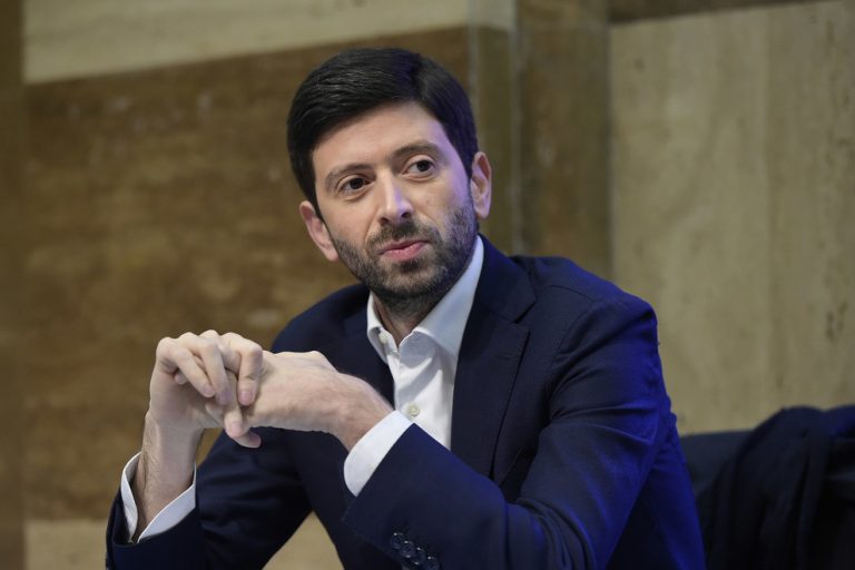 Sanità, parla il ministro Speranza: “Nel 2020 la revisione del ticket”