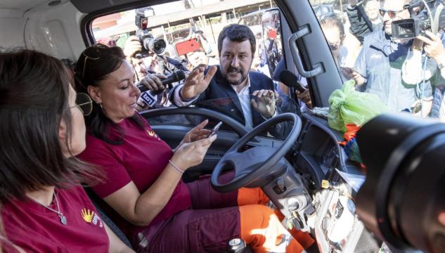 Roma, blitz di Matteo Salvini a Rocca Cencia che però non riesce ad entrare nell’impianto di smaltimento dei rifiuti