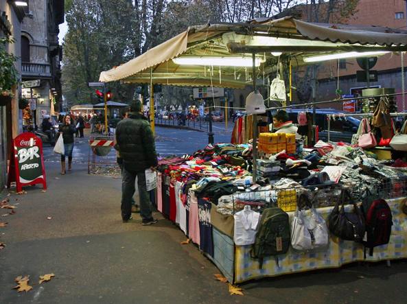 Raggi: “Ricollocate in tre anni 100 bancarelle degli ambulanti”