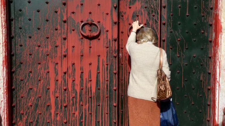 Genova, imbrattato il portone della sede del consolato turco